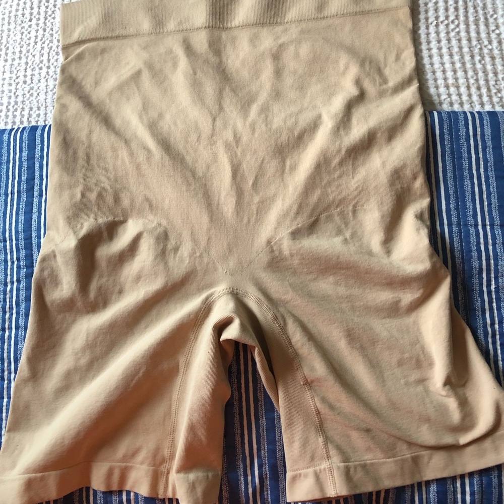 Cacique Slimmer shape wear sz 22-24